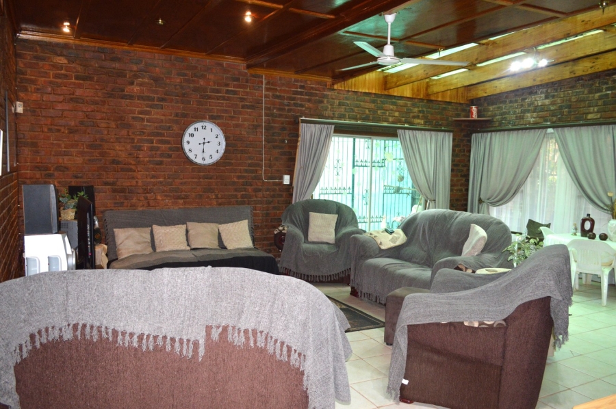 5 Bedroom Property for Sale in Stilfontein Ext 4 North West
